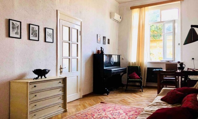 Sololaki Apartment | Impeccable 2-Bed Apartment in Central Tbilisi