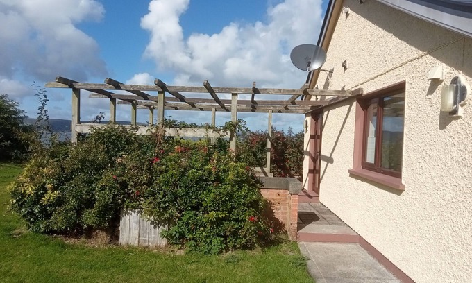 Buncrana Cottage | Impeccable 5-Bed Cottage in fahan buncrana