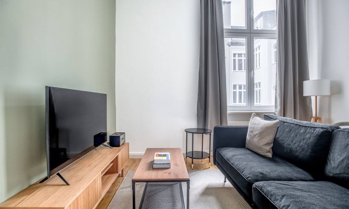 Wilmersdorf Apartment | Impeccable Charlottenburg Studio nr KaDeWe, by Blueground