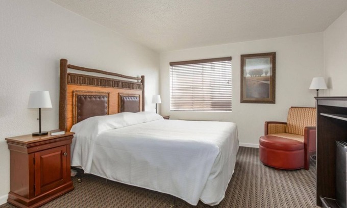 Branson Theater District Apartment | Impeccable Studio w Pool in Oak Ridge at Branson