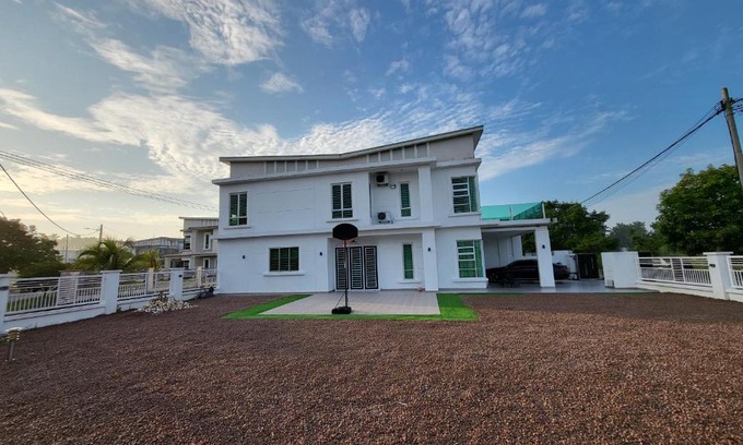 Kluang Villa | Impiana Lakeview Villa - Contactless Check In