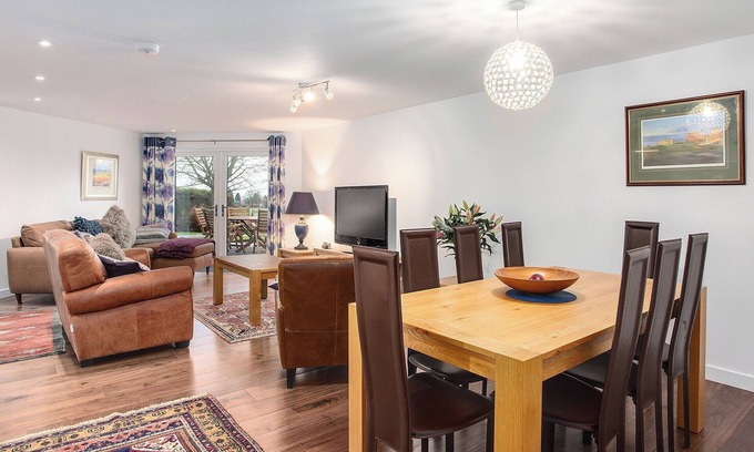Auchtermuchty Cottage | Impressive larger house, decorated to a very high standard.