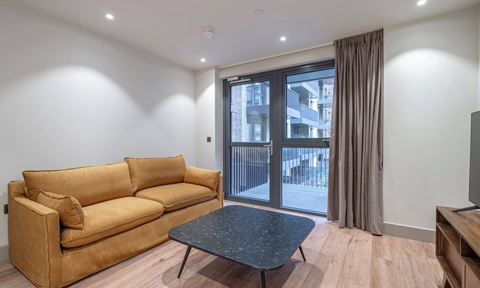 Tottenham Hale Apartment | Impressive North London Flat