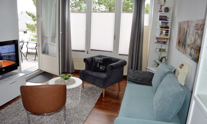Niendorf Apartment | In a bathrobe to the beach .