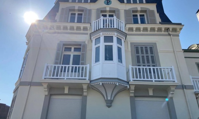 Villers-sur-Mer Apartment | In a listed seaside villa, apartment 6 p.