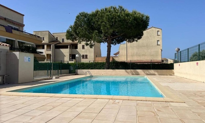 Marseillan Plage Apartment | In a residence with pool
