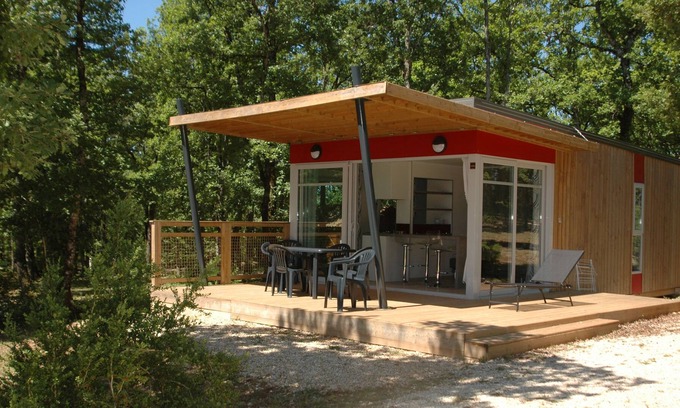 Saint-Cirq-Lapopie Ski Chalet | In Saint Cirq Lapopie, bright chalets with panoramic views, swimming pool