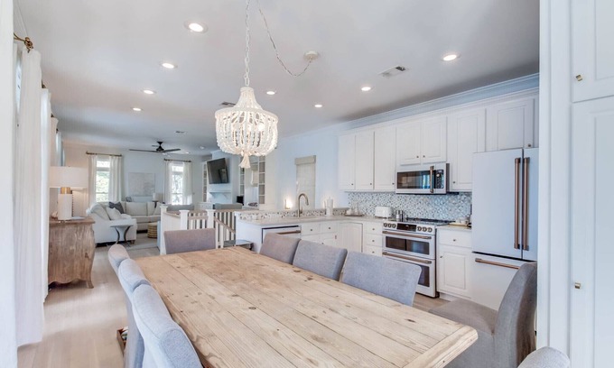 Seaside House | In Seaside – Nearby Pool & Beach – Emma Lou