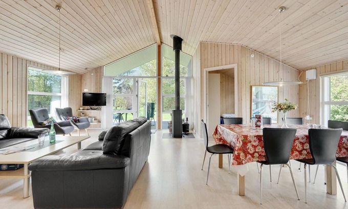 Hou House | In the attractive cottage area between Hals and Hou lies this luxury house.