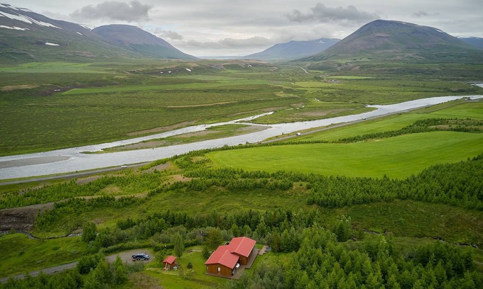 Hals Cottage | In The Center Of The North. Small And Big Groups. Northern Lites. Geothermal Tub