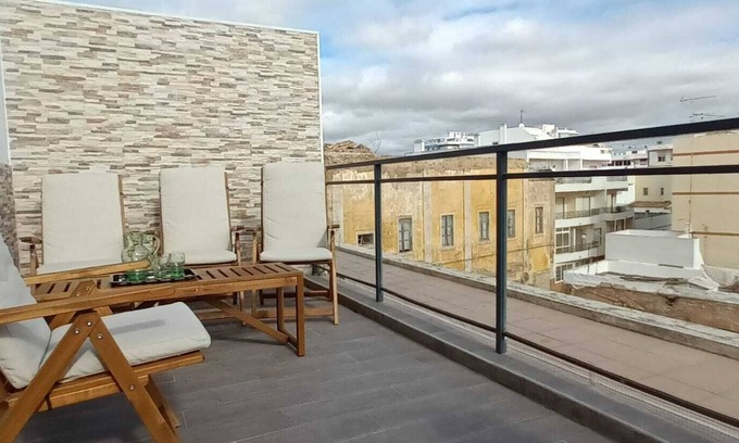 Olhao Apartment | In the centre of Olhão, Parking, Pool, BBQ, A/C, 3 min walk from the Pier