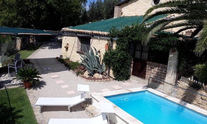 San Vito Chietino House | In the green hills of Abruzzo, a stone's throw from the sea .