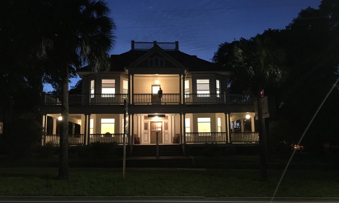 Historic Downtown Apalachicola House | In the Heart of Apalachicola~Walk Everywhere!~Gypsy Gem~Majestic Jewel Inn