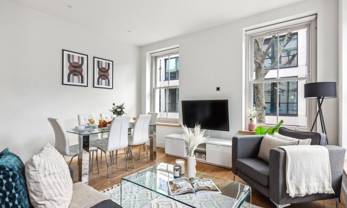 Fitzrovia Apartment | In the Heart of Fitzrovia – Soho - 3BR In the Best Part of London