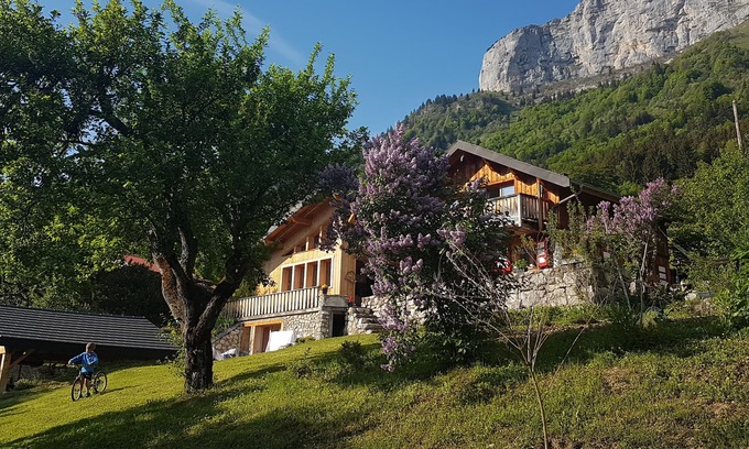 Dingy-Saint-Clair Ski Chalet | In the heart of nature, at the foot of Parmelan