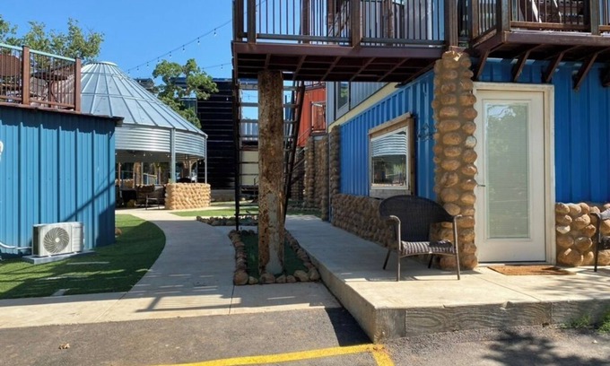 Medicine Park Apartment | In the Heart of Medicine Park, Right outside of Fort Sill perfect for Basic Training Graduation.
