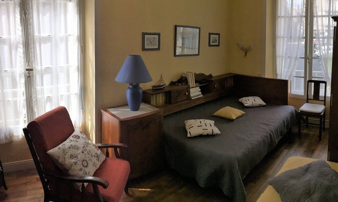 Intra Muros Apartment | In the heart of the corsair city intra-muros 66 m2 WIFI and free garage s/building