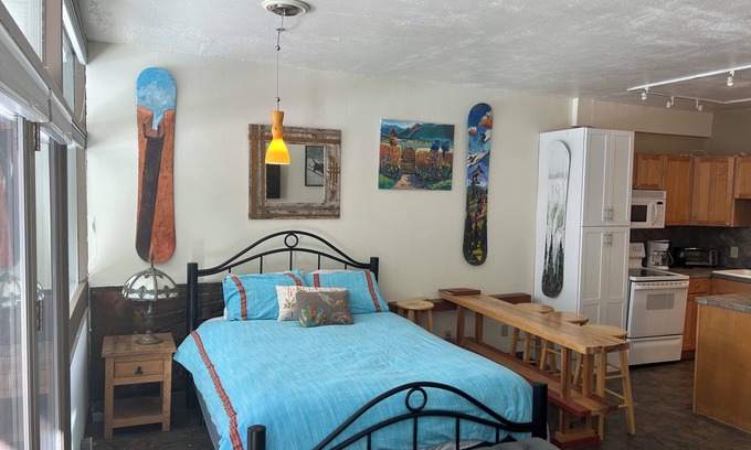 Taos Ski Valley Apartment | In The Heart Of TSV few minute walk to base area and chairlift, hottub, parking