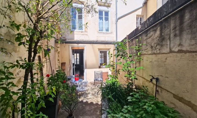 Cognac House | In the historic center of Cognac, town house, quiet Charente side.