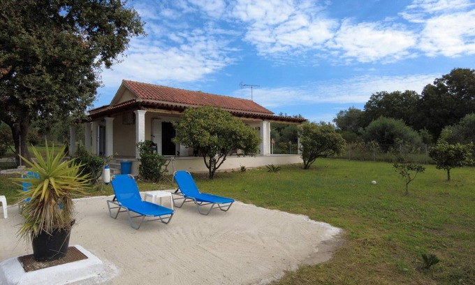Chalikounas House | In the middle of nature! holiday home in calm neighborhood, wifi | Halikounas, C