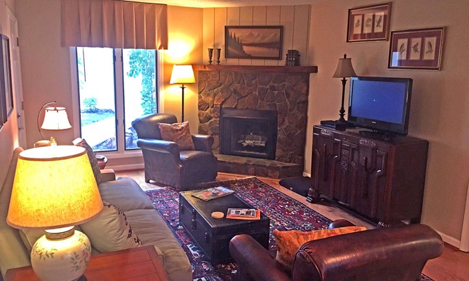Blowing Rock Condo | In the ❤️ of Downtown Blowing Rock Condo - 1st Floor - 2Bed 2Bath
