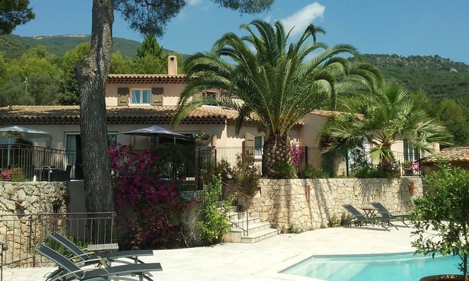 Tourrettes-sur-Loup Cottage | In Tourettes-sur-Loup, charming gite with infinity pool