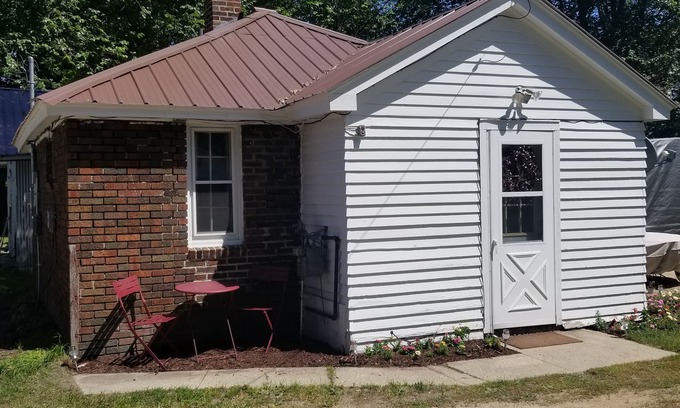 Newberry House | In-town; trail 100' away; playground across street; dog friendly w/fee.
