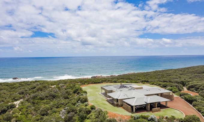 Gracetown House | Incognito An Exclusive Oceanfront Estate