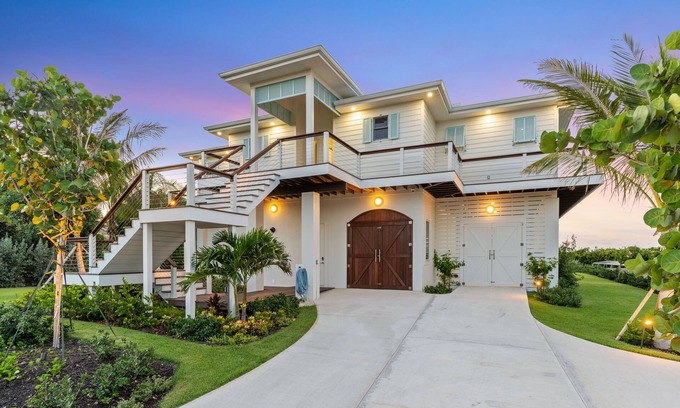 Hope Town House | "Incommunicado" New Build! Solar/Gen, 35 Boat Slip, Pool, Gym. Hope Town Bahamas
