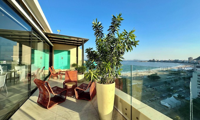 Copacabana Apartment | Incredible Penthouse with Ocean View in Copacabana for seasonal rental