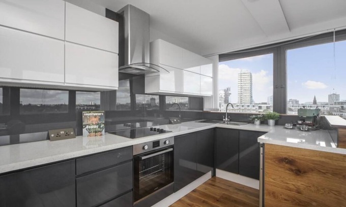 Latchmere Apartment | Incredible 3BR Battersea Flat & Spectacular View