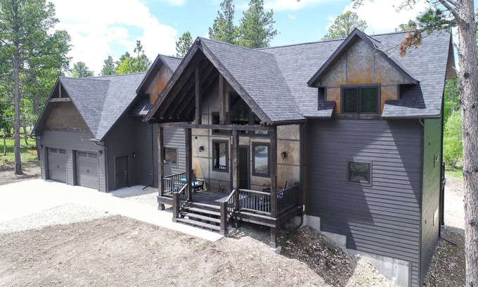 Deadwood Cabin | Incredible 5 BR Open Concept Cabin w/3 King Suites, Hot Tub - Near Deadwood