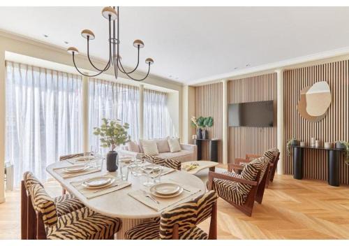 Strasbourg -Saint-Denis Apartment | Incredible AC Apartment 3 bedrooms Center of Paris by Studio Prestige