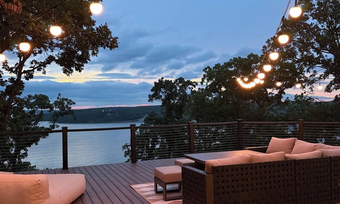Sperry House | INCREDIBLE Lakehouse on Skiatook Lake! 4 bed/4 bath- HUGE deck overlooking lake!