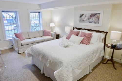Logan Circle Apartment | Incredible Location steps from 14th