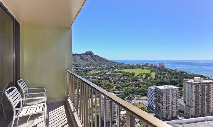 Waikiki Condo | Incredible Ocean views! Close to beach! A/C, Free Wi-Fi, Pool!