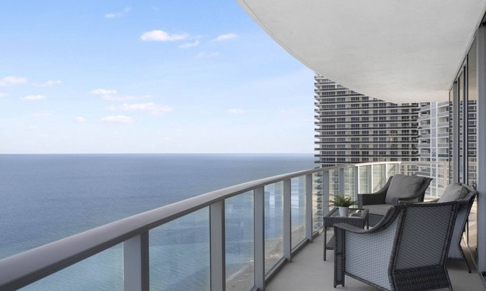 Hallandale Beach Condo | Incredible oceanfront apartment with breathtaking views - 22th floor
