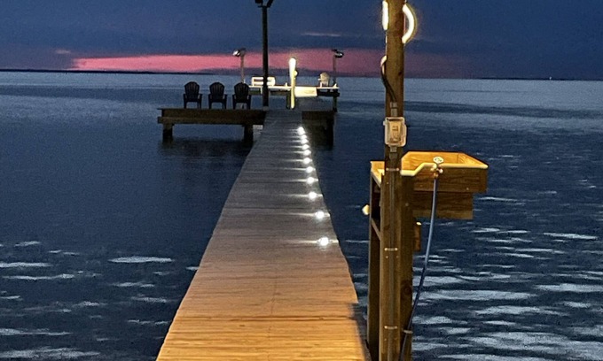 Rockport House | Incredible Sunsets and Big Fish Await on Copano Bay! Big Deck and Bigger Pier!