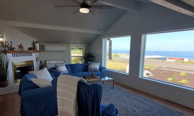 Port Angeles House | Incredible views in Harbor Bluff House