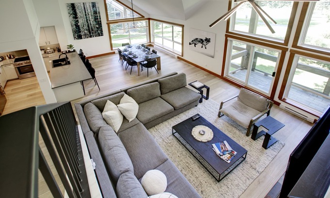 Blackcomb House | Incredibly renovated 3Bed on the 1st tee of the Fairmont GC