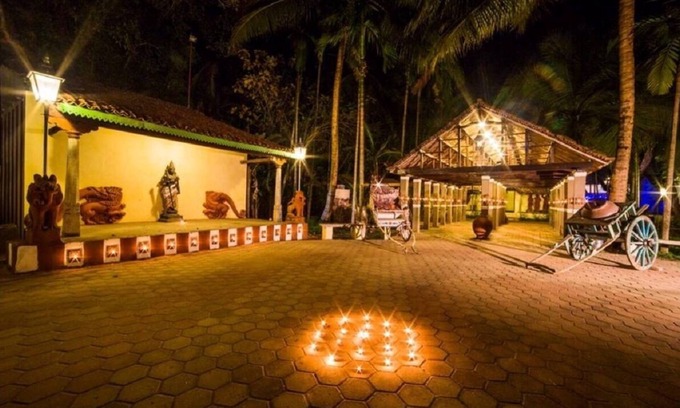 Kumbakonam Hotel | INDeco Hotels Swamimalai, Kumbakonam