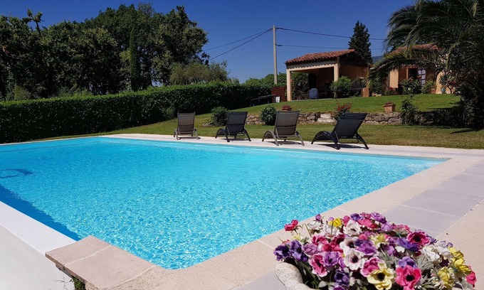 Chateauneuf-Grasse Villa | Independent Villa with Large Pool and Summer Kitchen