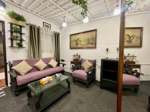Pali Hill Apartment | Independent Garden Cottage-Bandra-Carter road