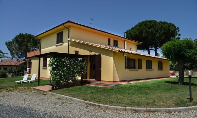 Casale Marittimo Apartment | Independent ground floor apartment with garden, parking space with sea view, 4 pax