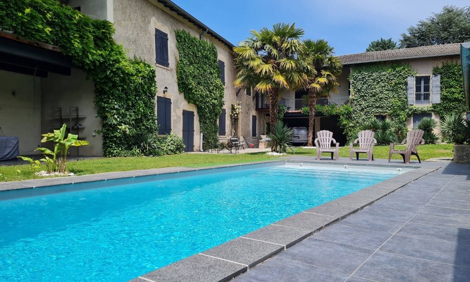 Saint-Priest House | Independent studio with direct access to the garden in a charming house
