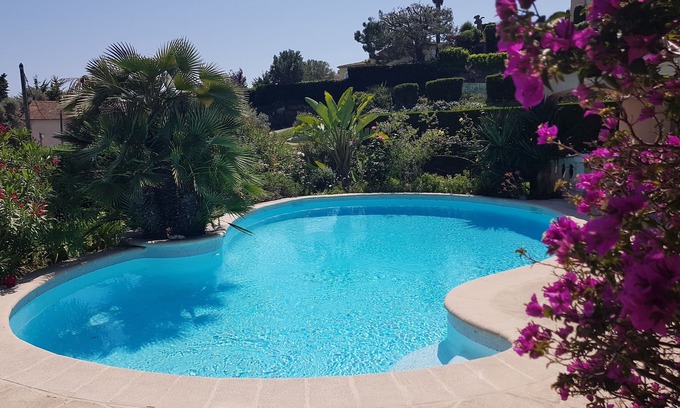 Antibes Apartment | INDEPENDENT T2, DUPLEX, IN VILLA 4 * NN - Ground floor - POOL - AIR CONDITIONING - PK