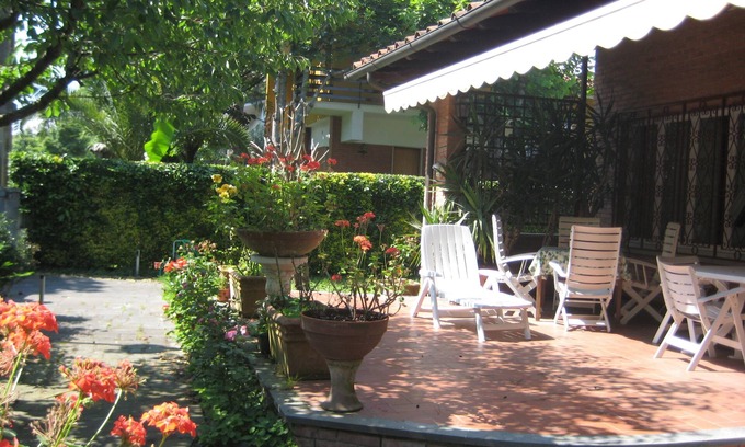 Forte dei Marmi Villa | Independent villa with fully enclosed garden three bedrooms and two bathrooms,