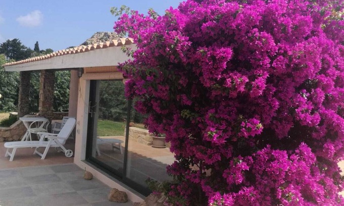 Costa Paradiso House | Independent villa immersed in the Mediterranean scrub just a few kilometers from the sea.