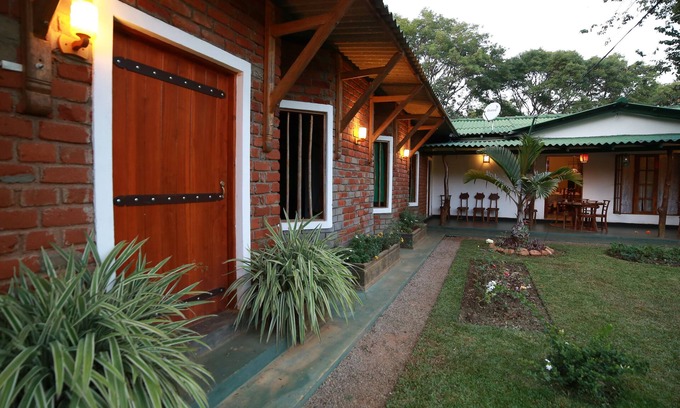 Moragaswewa Hotel | Indi Rose Garden