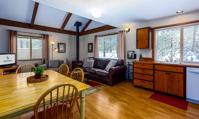 Deer Park House | INDI02 - Charming home in the heart of Sunriver, Hot Tub